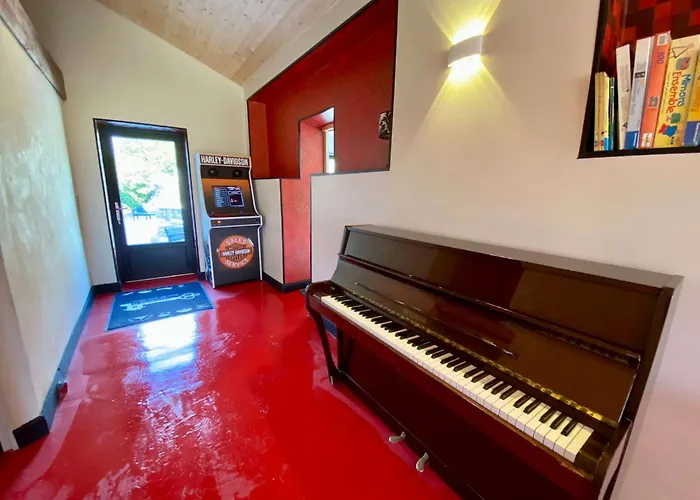 St Vincent Et Diligence 35pers : Jacuzzi, Salle De Jeux Hébergement de vacances